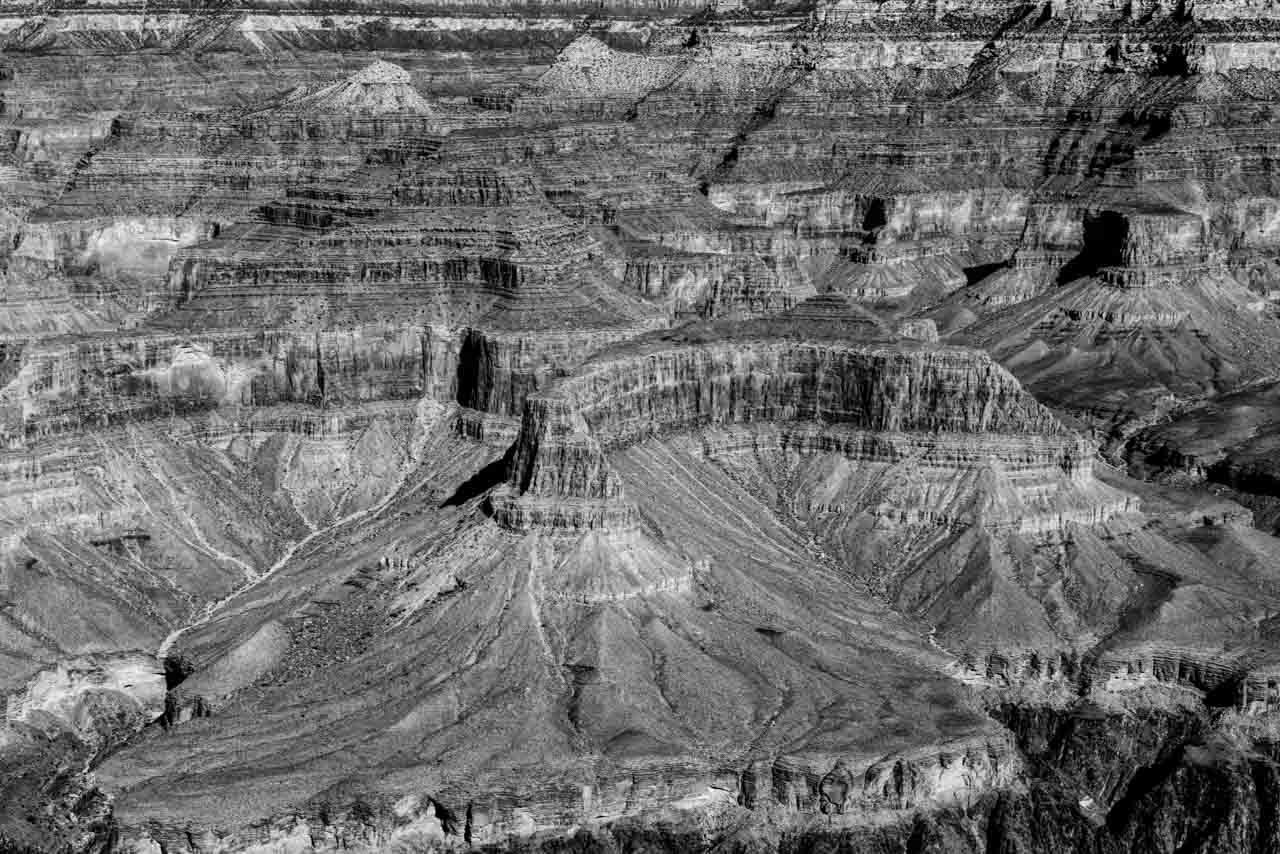 Amphitéâtre dans le Grand Canyon juste après le lever de soleil.