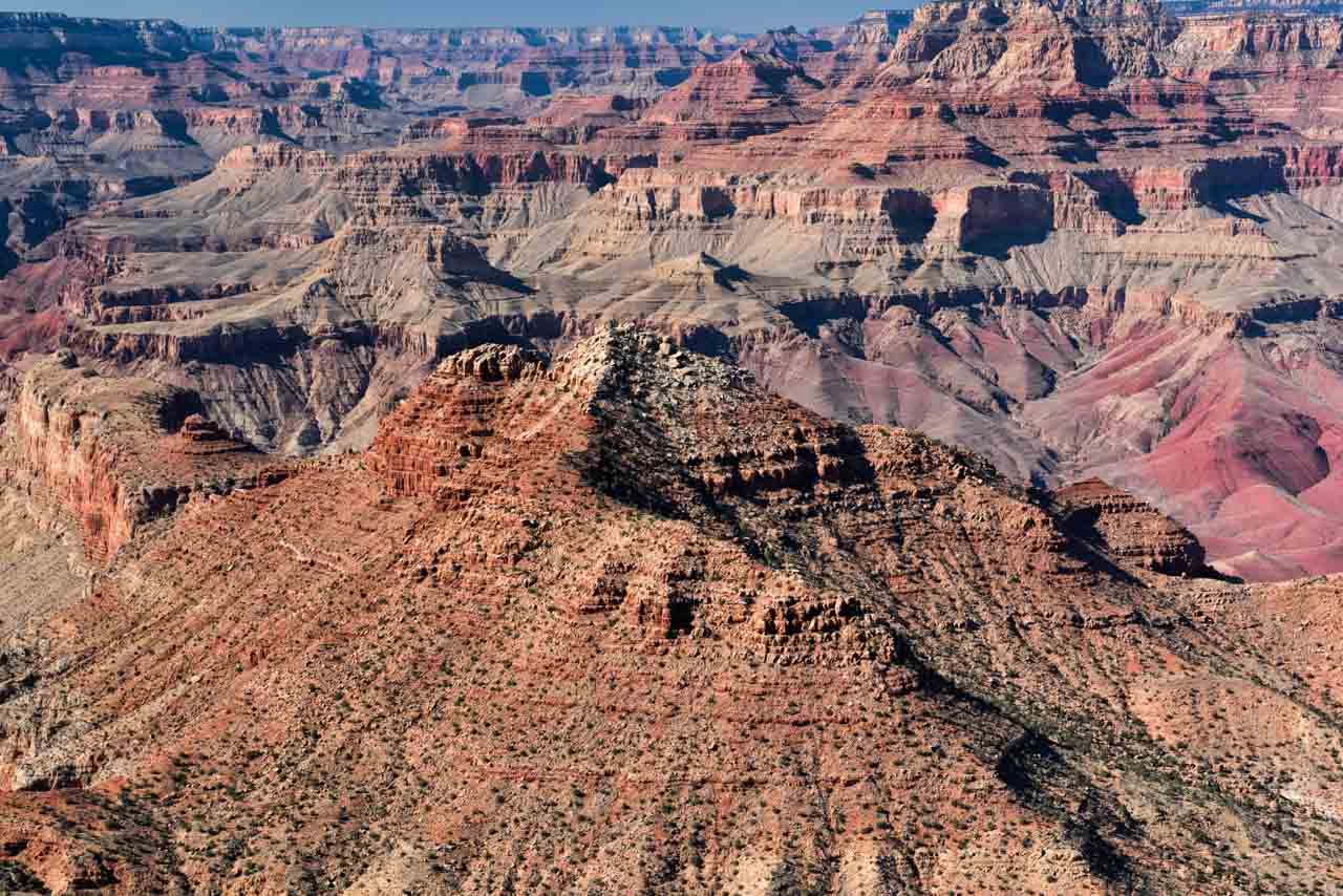 Amphitéâtre dans le Grand Canyon au lever de soleil.