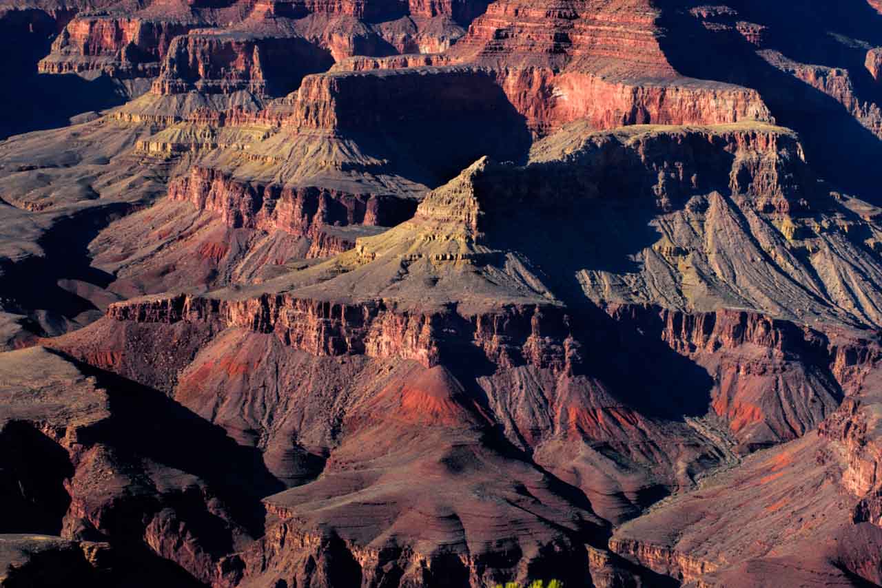 Amphitéâtre dans le Grand Canyon au lever de soleil.