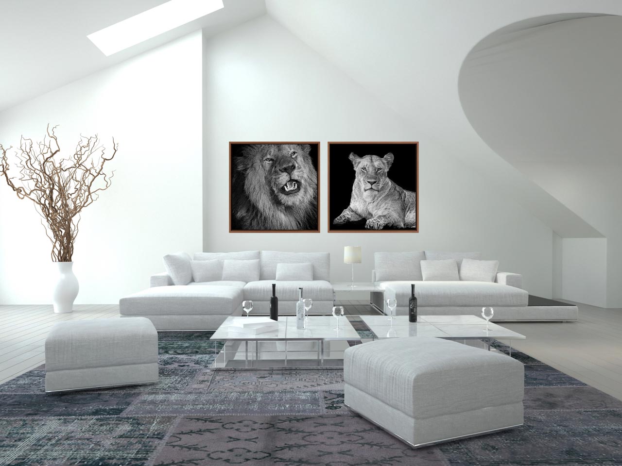 Photos d'art accrochées sur un mur d'un salon d'une maison contemporaine.