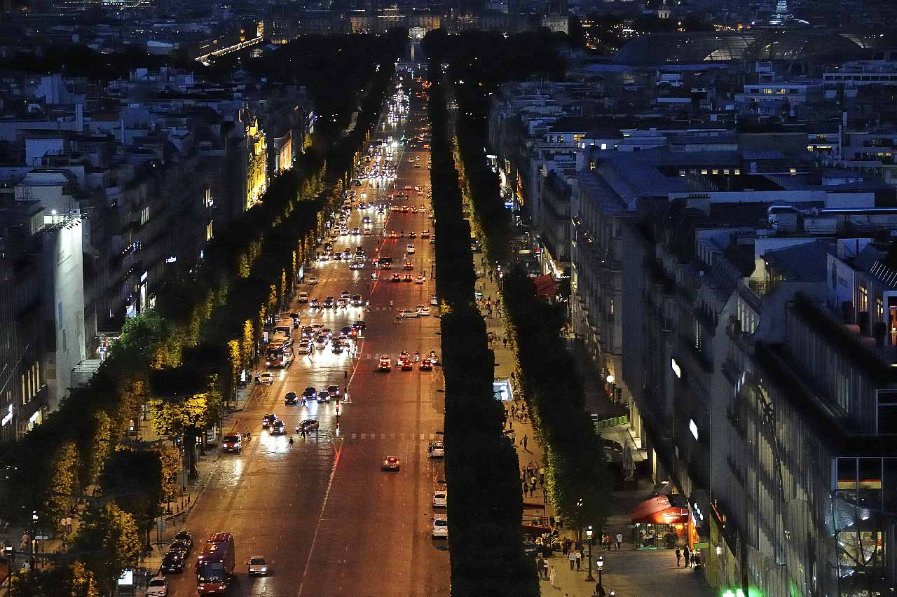 Paris, la ville lumière et ses monuments.