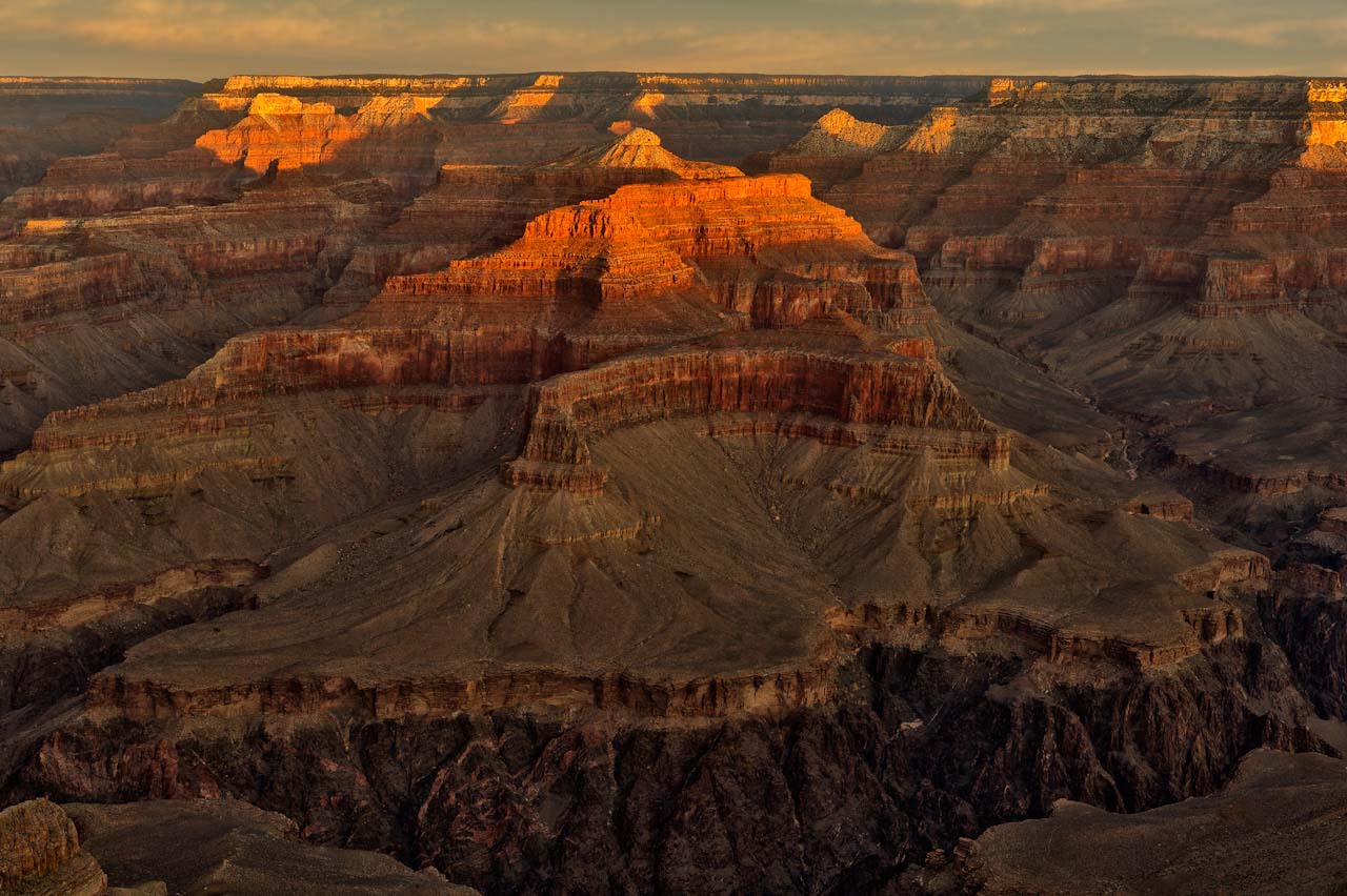 Le sud du Grand Canyon photographié au coucher de soleil.