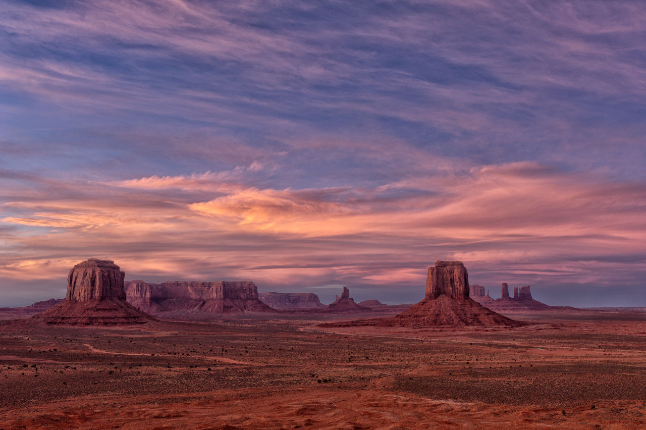 Les mesas de Monument Valley photographier en fin d'après midi.