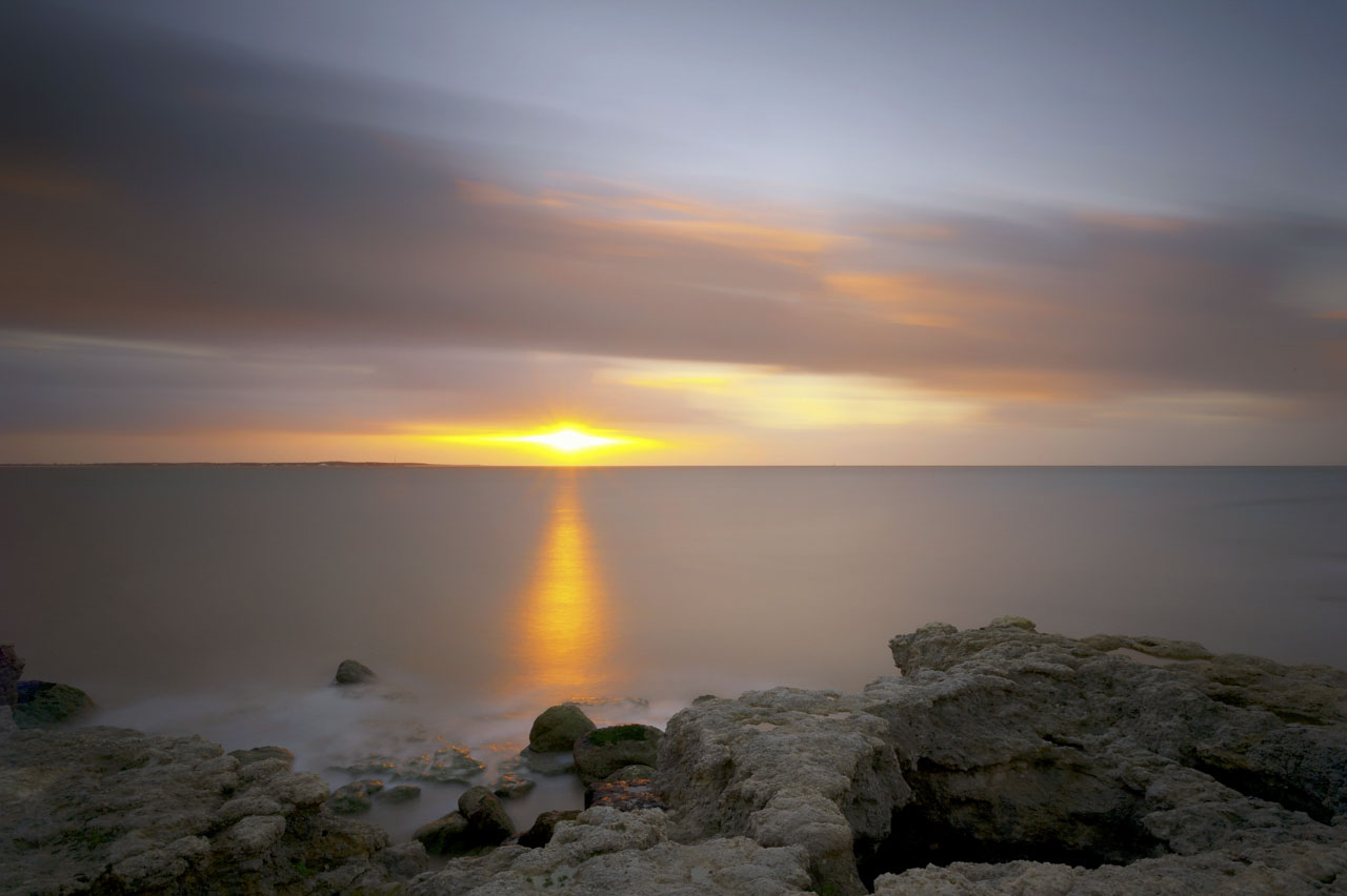 Coucher de soleil sur l'atlantique depuis la côte de la Charente-Maritime.
