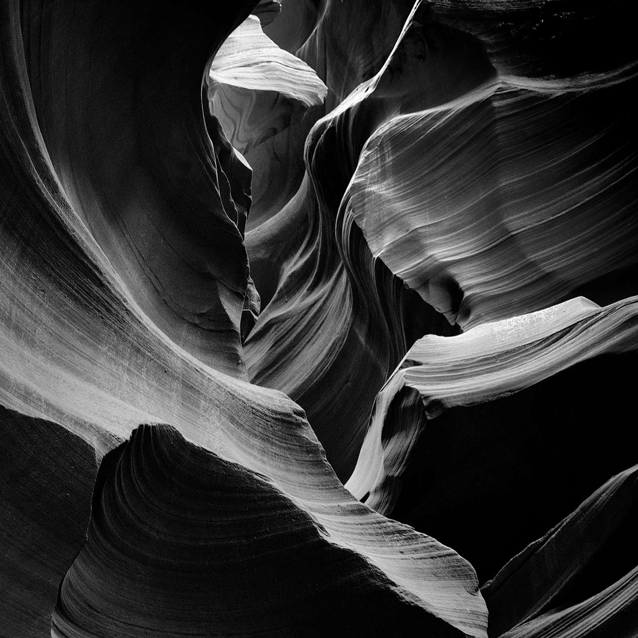Photographie en noir et blanc de Upper Antelop Canyon dans l'Arziona.