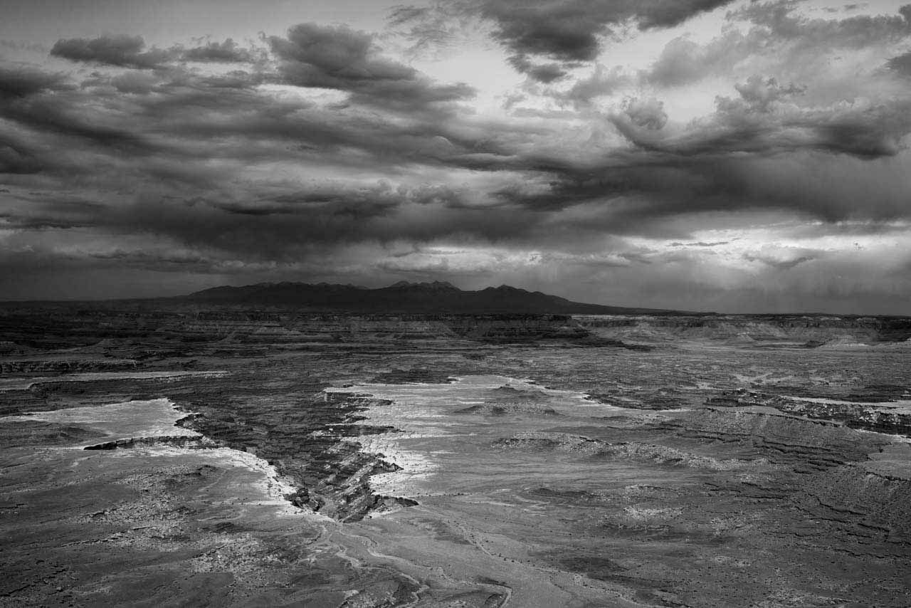 Landscape in black and white of Island in the Sky in the Canyonlands. Photography by Amar Guillen, Photographer Artist
