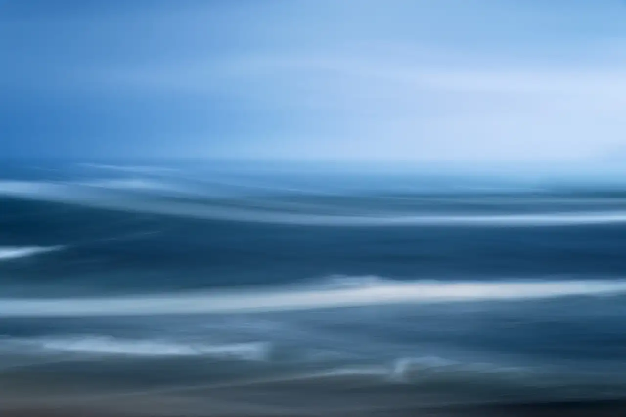 Photo abstraite d'un paysage côtier des Asturies en Espagne dans le style impression. Photographie d'art en couleurpar Amar Guillen, artiste photographe.