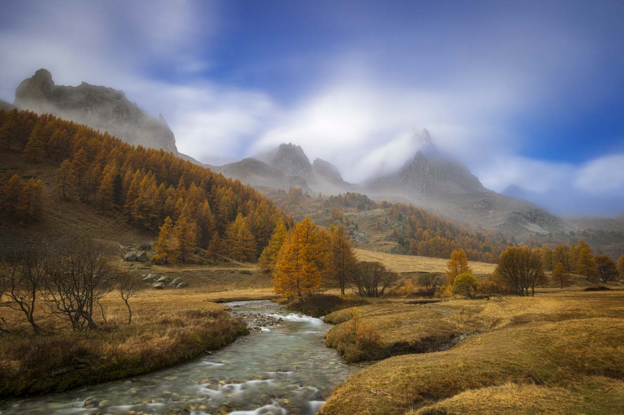 Paysage de la Vallée de la Clarée dans les Hautes-Alpes en France.