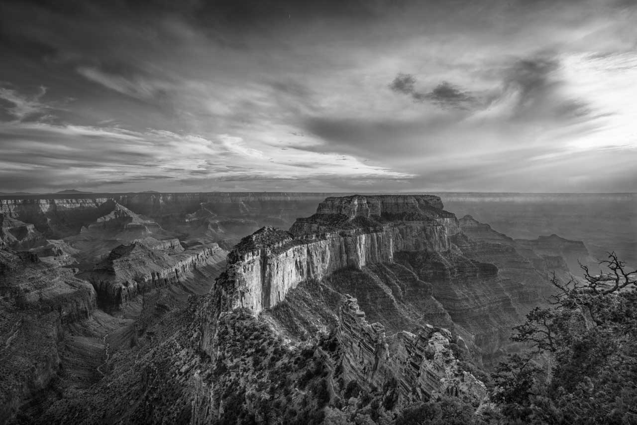 paysage du nord du Grand Canyon dans l'Arizona. Photographie d'art en noir et blanc par Amar Guillen, artiste photographe.