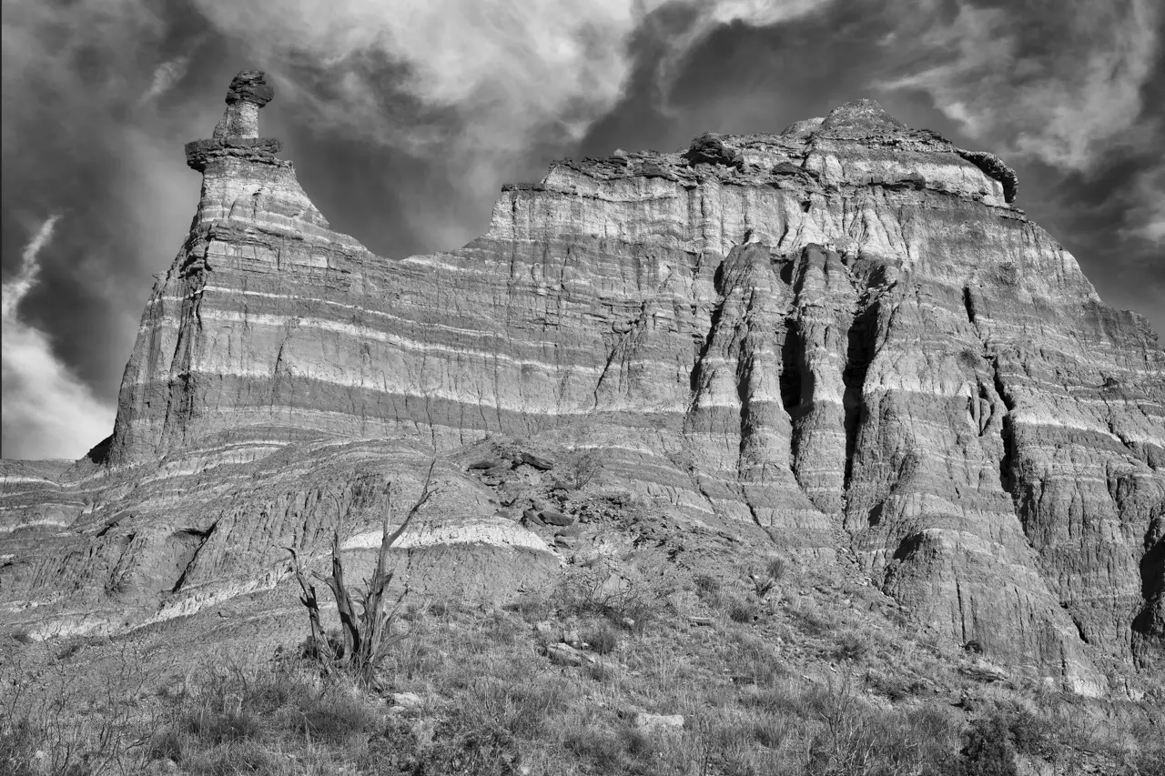 Paysage en noir et blanc du canyon de Palo Duro dans le nord du Texas. La photo montre Capitol Peak.