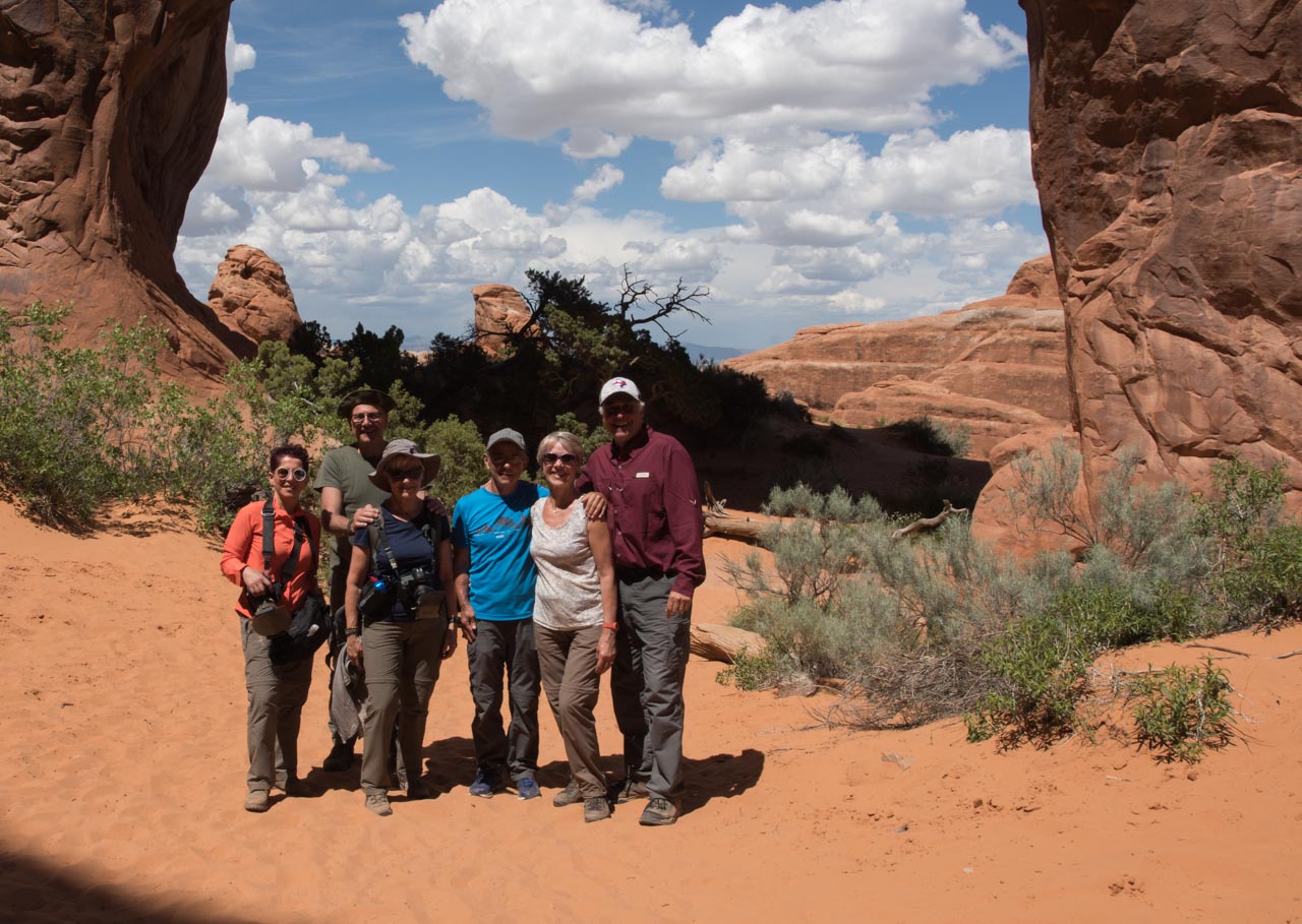 Les participants au stage de photo de paysages dans l'Utah aux Etats-Unis en mai 2019. De gauche à droite : Catherine, Patrick, Pascale, Daniel, Marie-Josée et Amar.