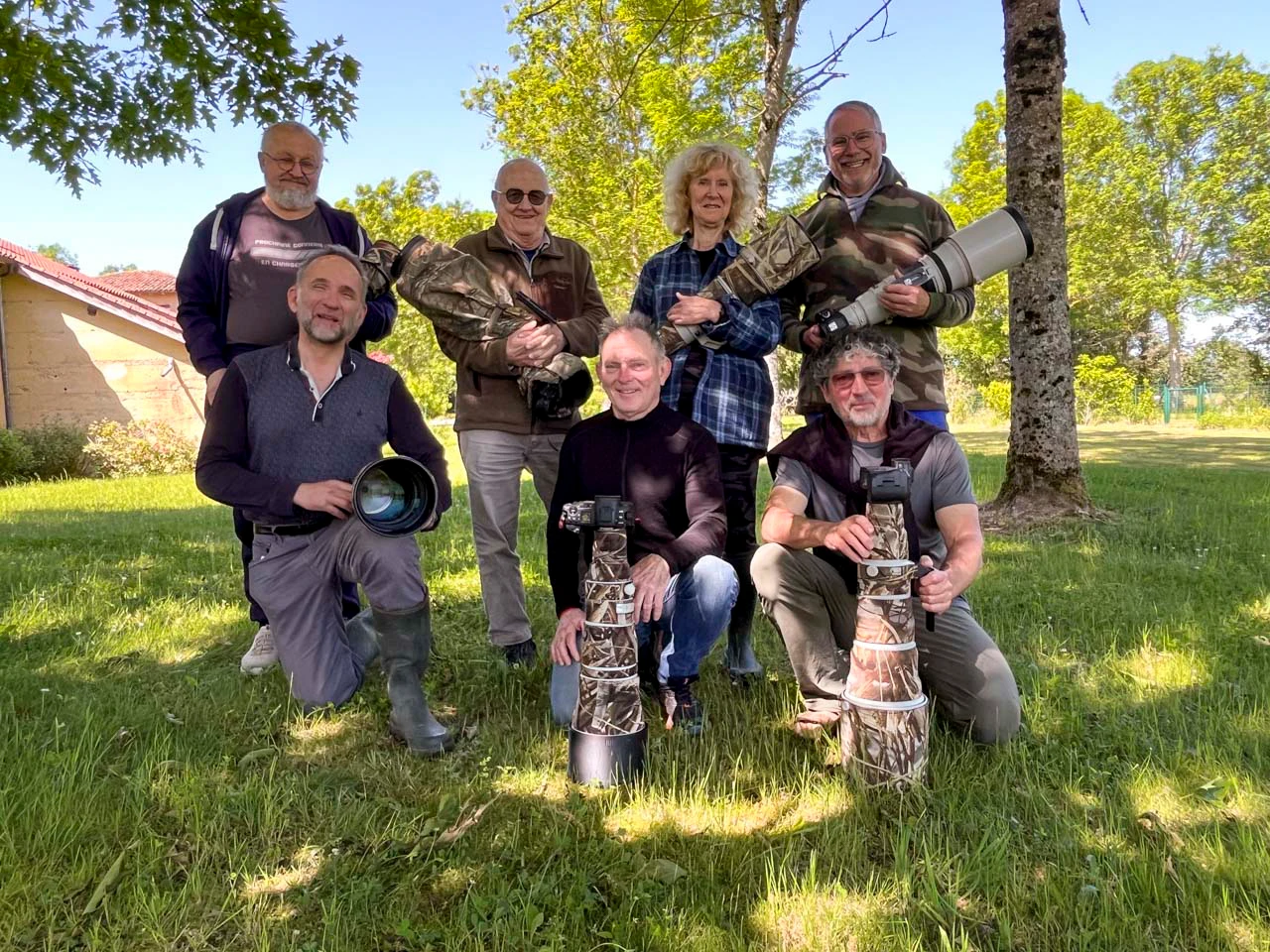 Les participants au stage de photo animalière en affût flottant du 2 mai 2026 en Dombes.
