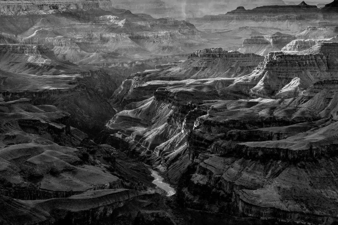 Paysage du Grand Canyon dans l'Arizona en noir et blanc.
