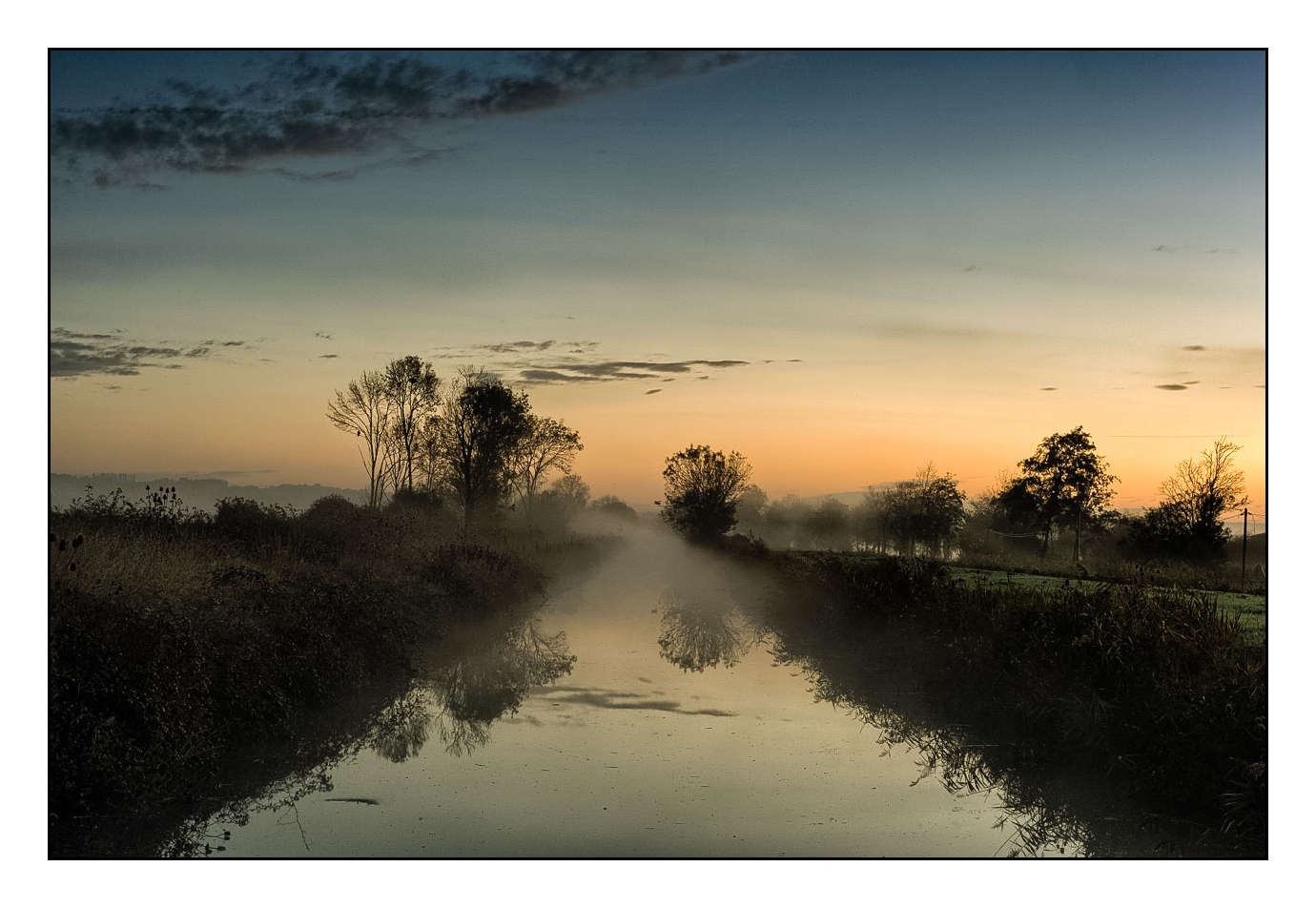 lumieres-et-couleurs/001-merveilles-naturelles-de-la-haute-saintonge/fr/02-120701FRAHST-VITREZAYCANALHD02