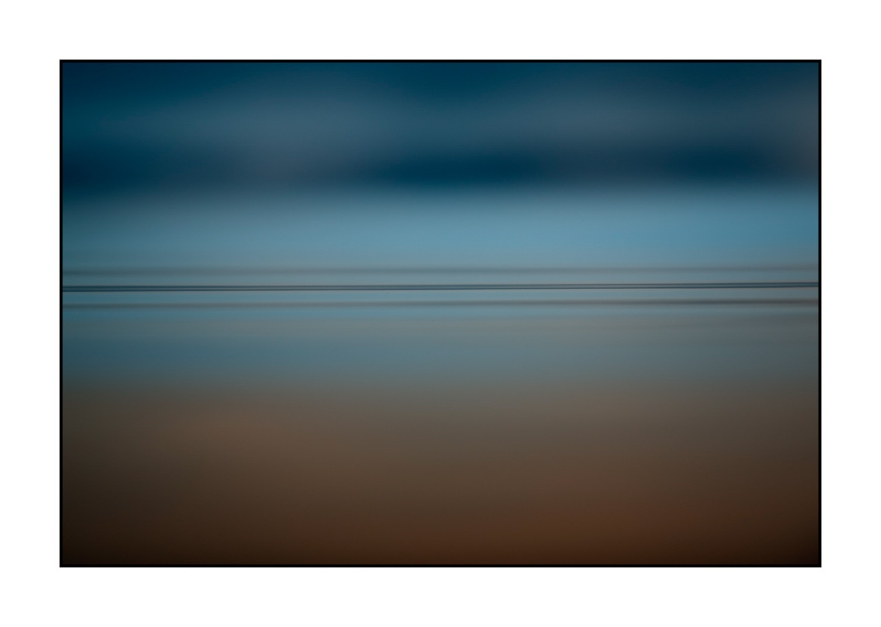 lumieres-et-couleurs/022-univers-paralleles-en-couleurs/fr/25-vaguelettes-sur-l-eau-univers-paralleles-en-couleur-220517DOMCON0056C