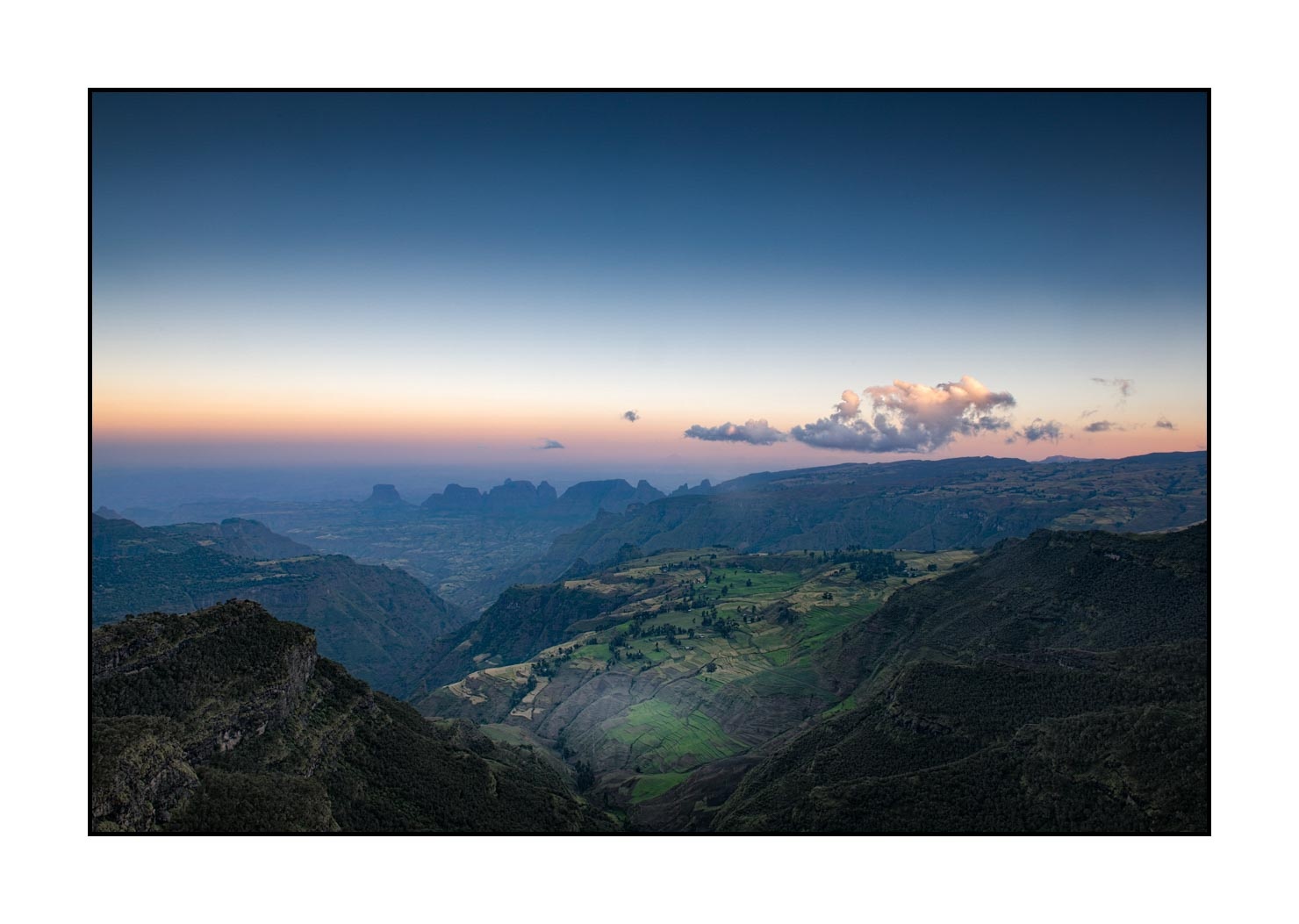 lumieres-et-couleurs/027-merveilles-naturelles-du-simien/edition-limitee/en/08-landscapes-simien-mountains-ethiopia-in-color-20181111ETHSIM0057C