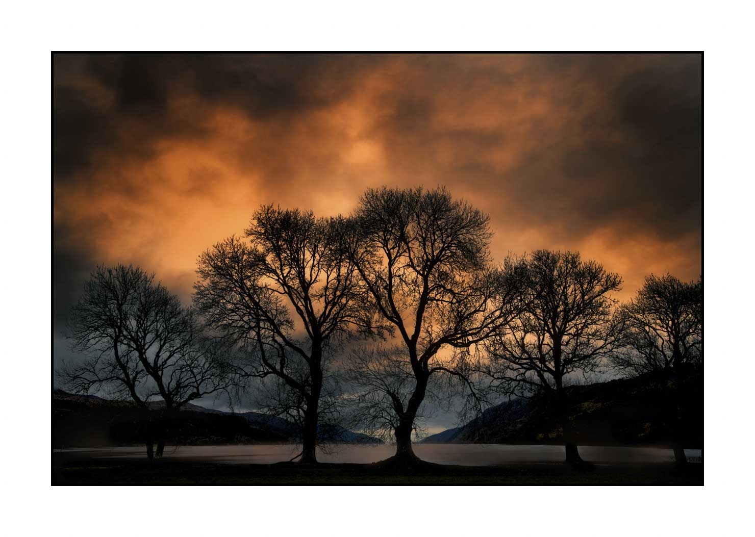 lumieres-et-couleurs/046-les-mysteres-du-loch-ness/fr/06-paysage-loch-ness-en-ecosse-1584-32C