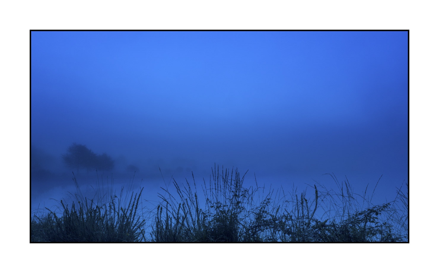 lumieres-et-couleurs/048-matins-bleus/fr/01-matin-bleu-1615-169C