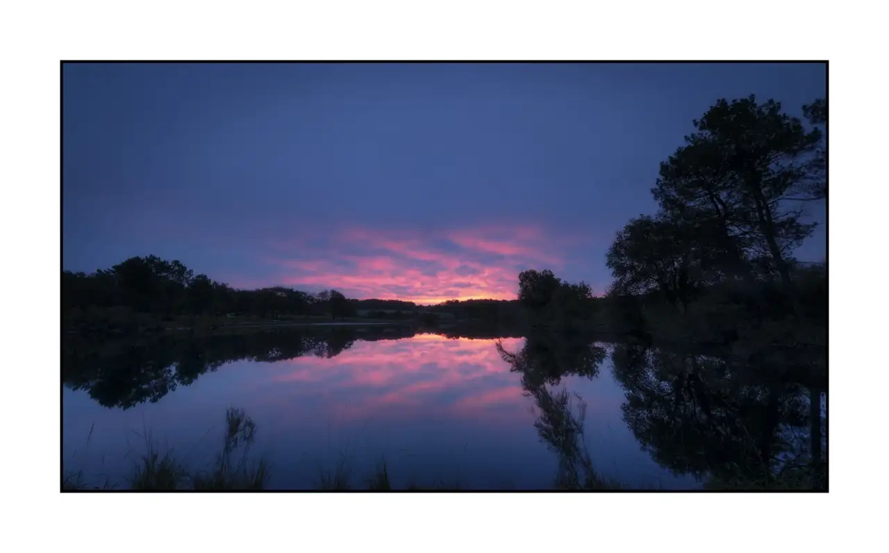 lumieres-et-couleurs/065-reflets-d-un-monde-apaise/fr/03-paysage-haute-saintonge-etang-2312-169C