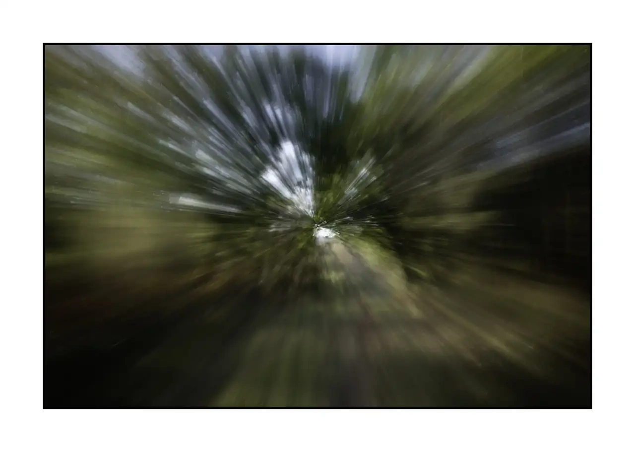 lumieres-et-couleurs/066-fuite-vers-l-invisible/edition-limitee/en/01-abstract-photo-underwood-zooming-2341-32I