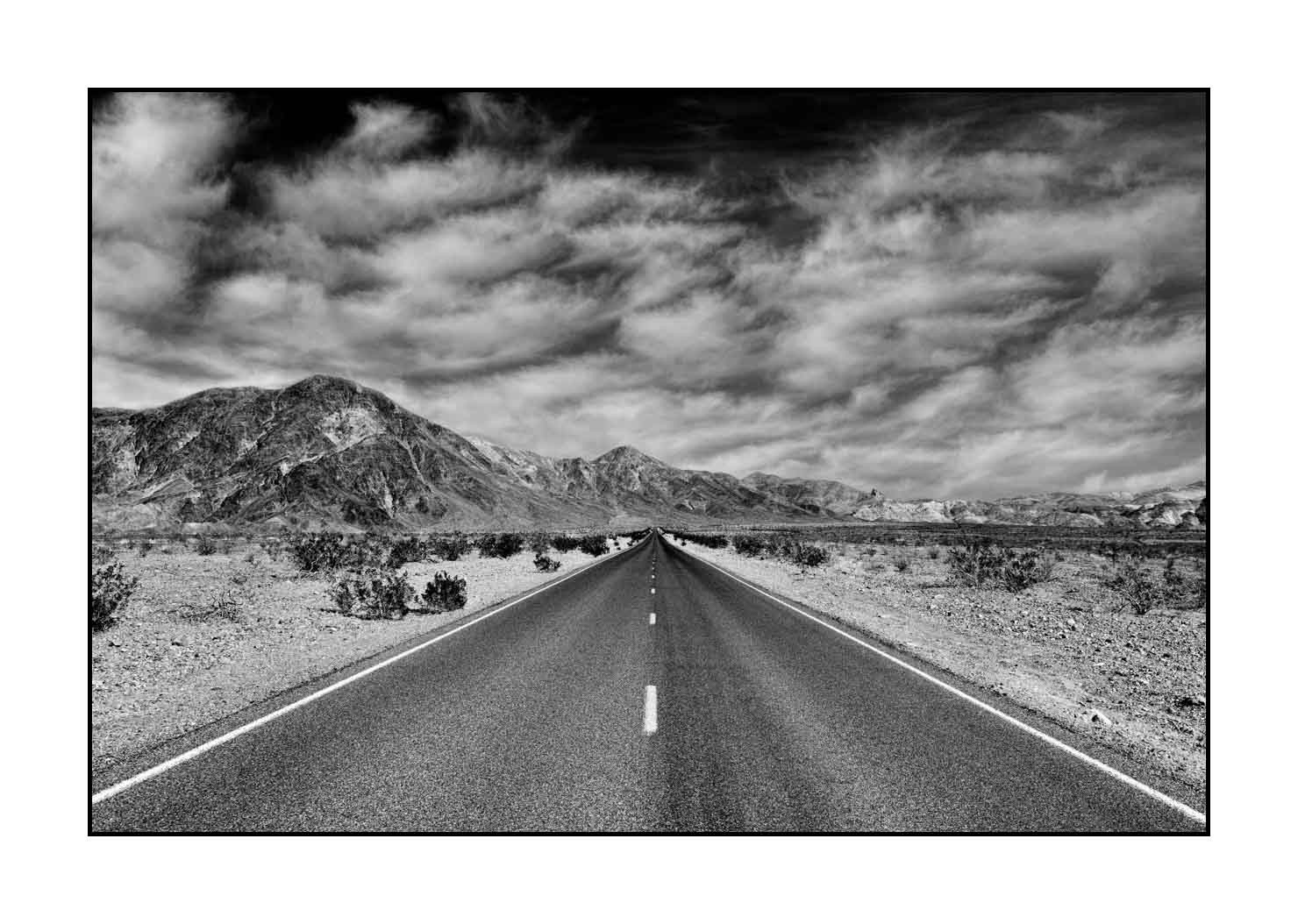 nuances-de-noirs-et-de-blancs/023-partir/fr/05-route-sud-ouest-des-etats-unis-noir-et-blanc-180125DVALAN0507B