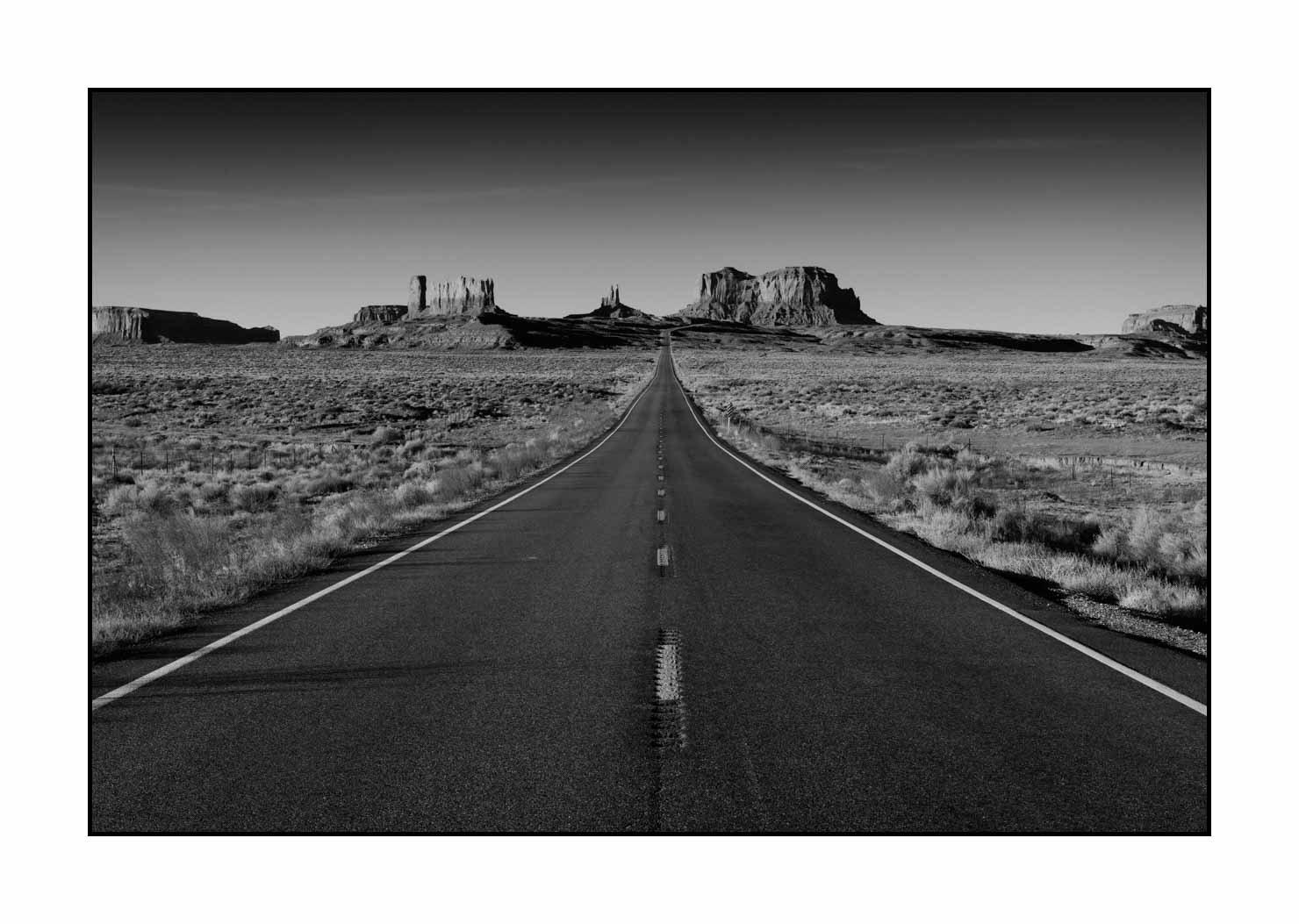nuances-de-noirs-et-de-blancs/023-partir/fr/08-route-sud-ouest-des-etats-unis-noir-et-blanc-200130UTAMON0010B