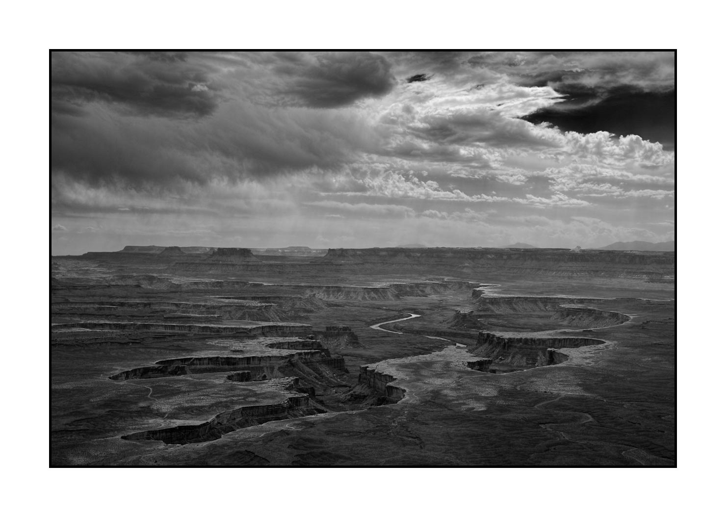 nuances-de-noirs-et-de-blancs/033-merveilles-naturelles-de-island-in-the-sky/fr/04-canyonlands-island-in-the-sky-noir-et-blanc-180803UTACAL0058B