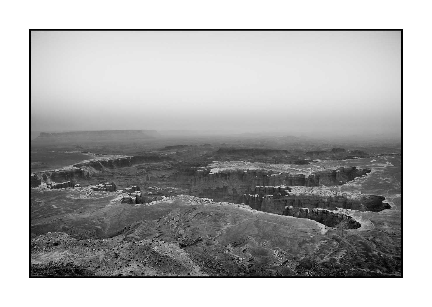 nuances-de-noirs-et-de-blancs/033-merveilles-naturelles-de-island-in-the-sky/fr/06-canyonlands-island-in-the-sky-noir-et-blanc-180803UTACAL0250B