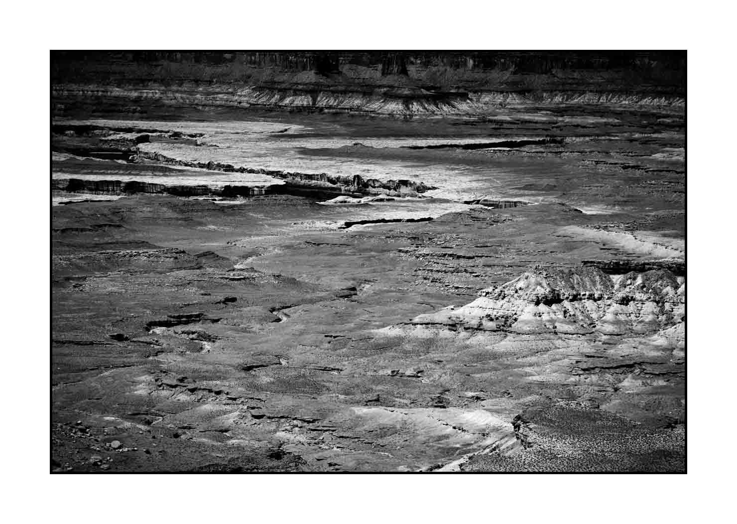 nuances-de-noirs-et-de-blancs/033-merveilles-naturelles-de-island-in-the-sky/fr/08-canyonlands-island-in-the-sky-noir-et-blanc-180803UTACAL0003B