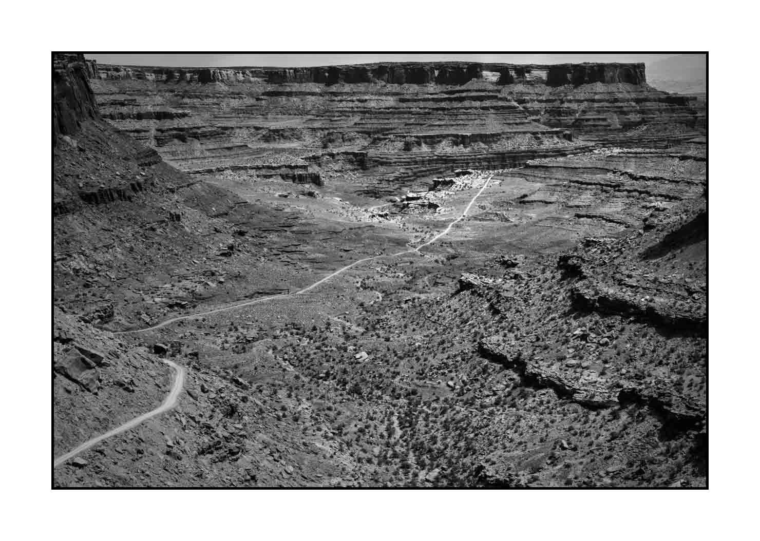 nuances-de-noirs-et-de-blancs/033-merveilles-naturelles-de-island-in-the-sky/fr/09-canyonlands-island-in-the-sky-noir-et-blanc-180803UTACAL0021B