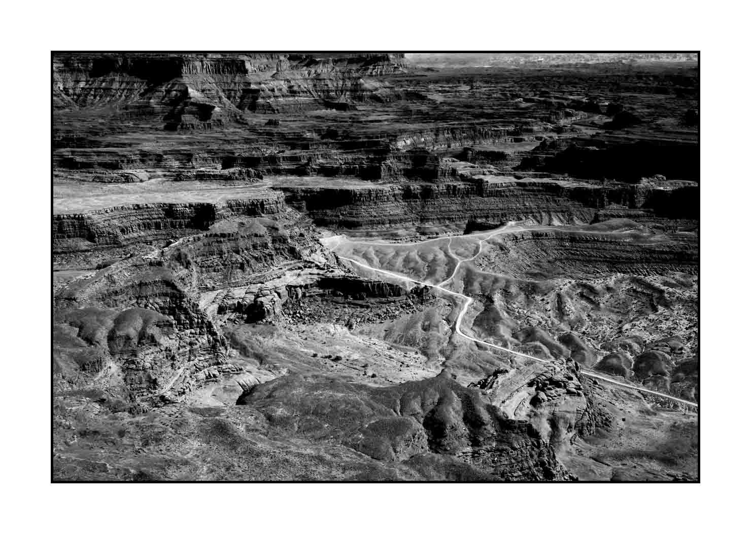 nuances-de-noirs-et-de-blancs/033-merveilles-naturelles-de-island-in-the-sky/fr/10-canyonlands-island-in-the-sky-noir-et-blanc-180803UTACAL0185B