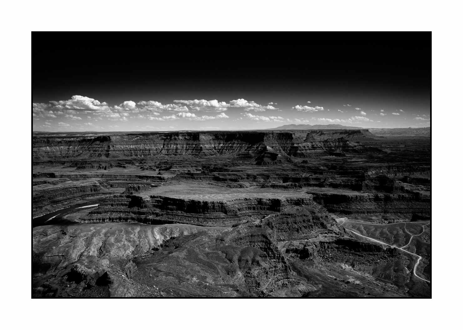 nuances-de-noirs-et-de-blancs/033-merveilles-naturelles-de-island-in-the-sky/fr/13-canyonlands-island-in-the-sky-noir-et-blanc-180803UTACAL0173B