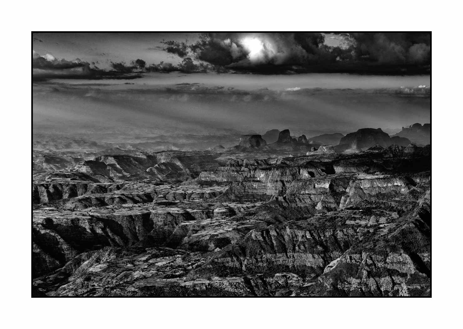 nuances-de-noirs-et-de-blancs/037-merveilles-monts-simien/fr/05-merveilles-naturelles-monts-simien-noir-et-blanc-20181111ETHSIM0166B