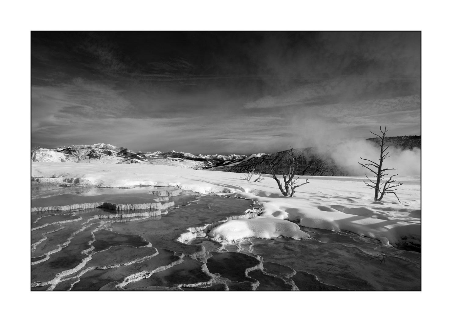 nuances-de-noirs-et-de-blancs/041-merveilles-naturelles-yellowstone-en-hiver/en/13-snowy-landscape-yellowstone-black-and-white-190127YELLAN0276B
