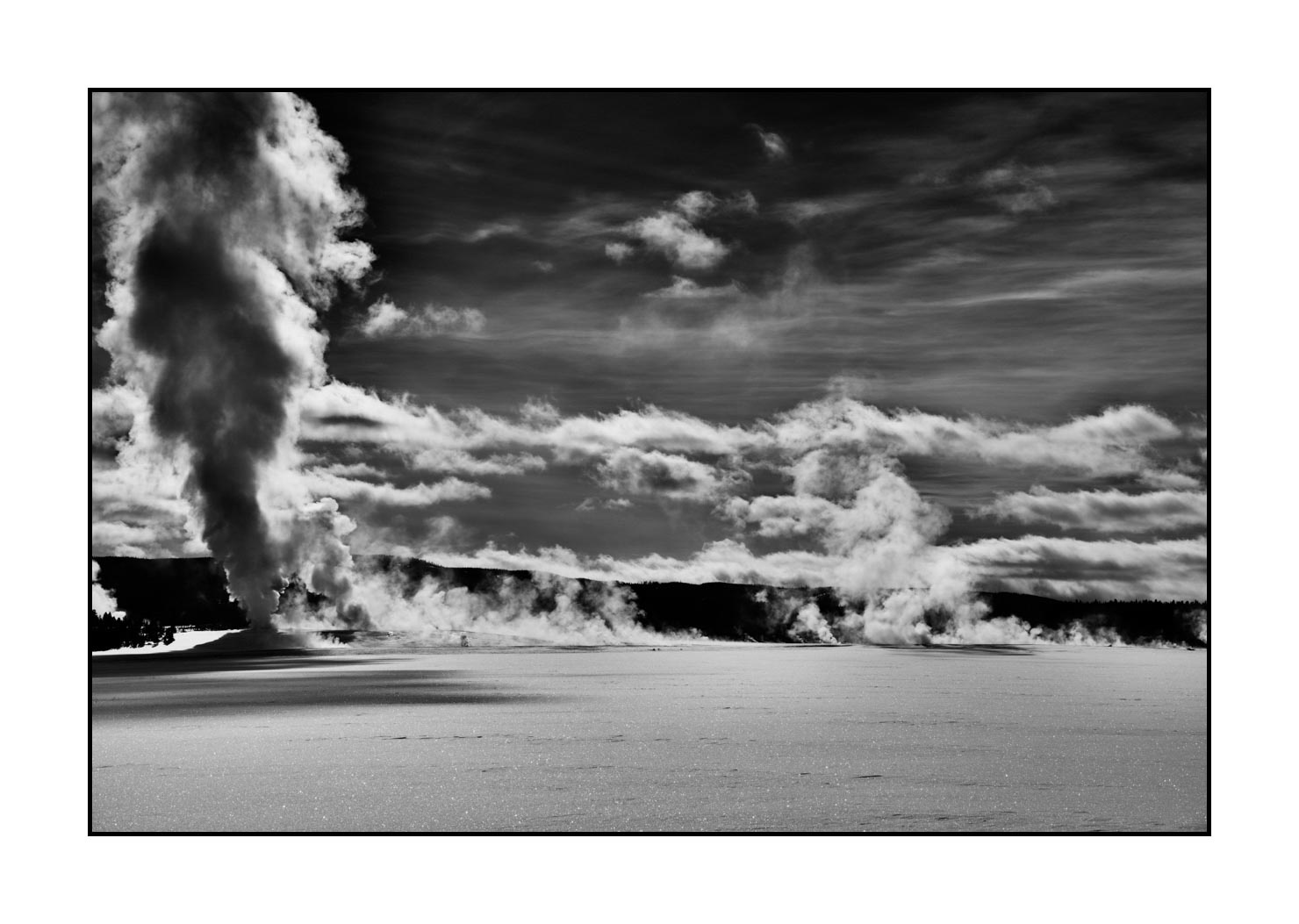 nuances-de-noirs-et-de-blancs/041-merveilles-naturelles-yellowstone-en-hiver/fr/40-paysage-enneige-yellowstone-noir-et-blanc-220104YELLAN0133B