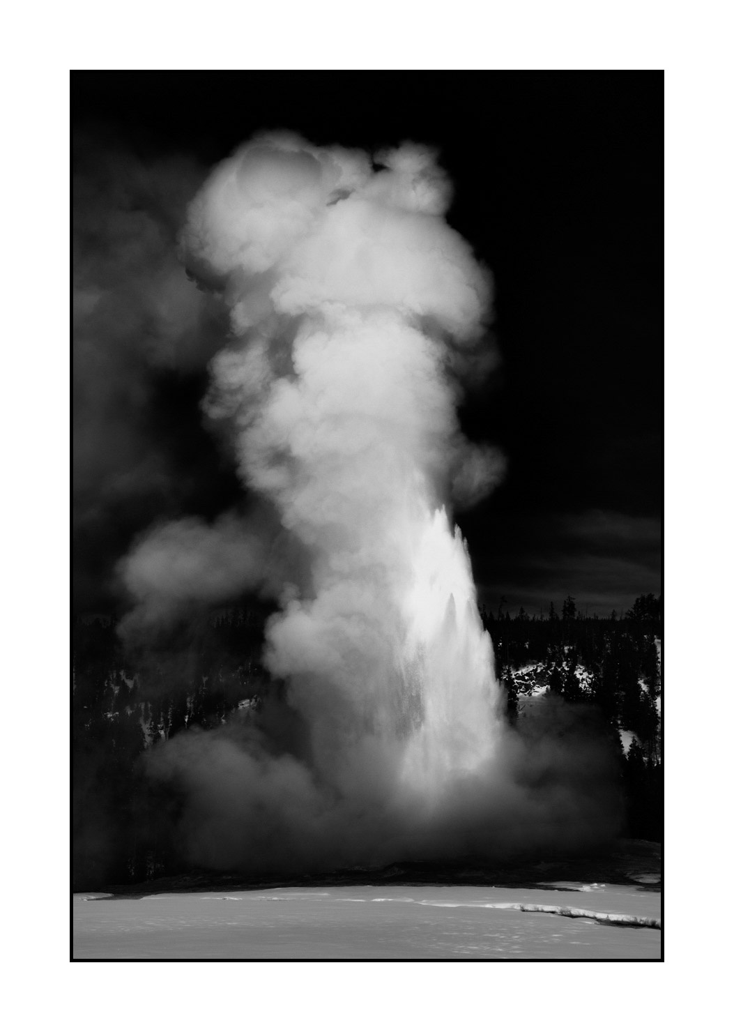 nuances-de-noirs-et-de-blancs/041-merveilles-naturelles-yellowstone-en-hiver/fr/42-paysage-enneige-yellowstone-noir-et-blanc-220104YELLAN0142B