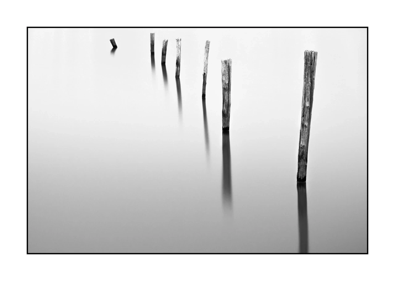 nuances-de-noirs-et-de-blancs/043-seuls/en/01-stakes-pond-lonely-collection-808-32B