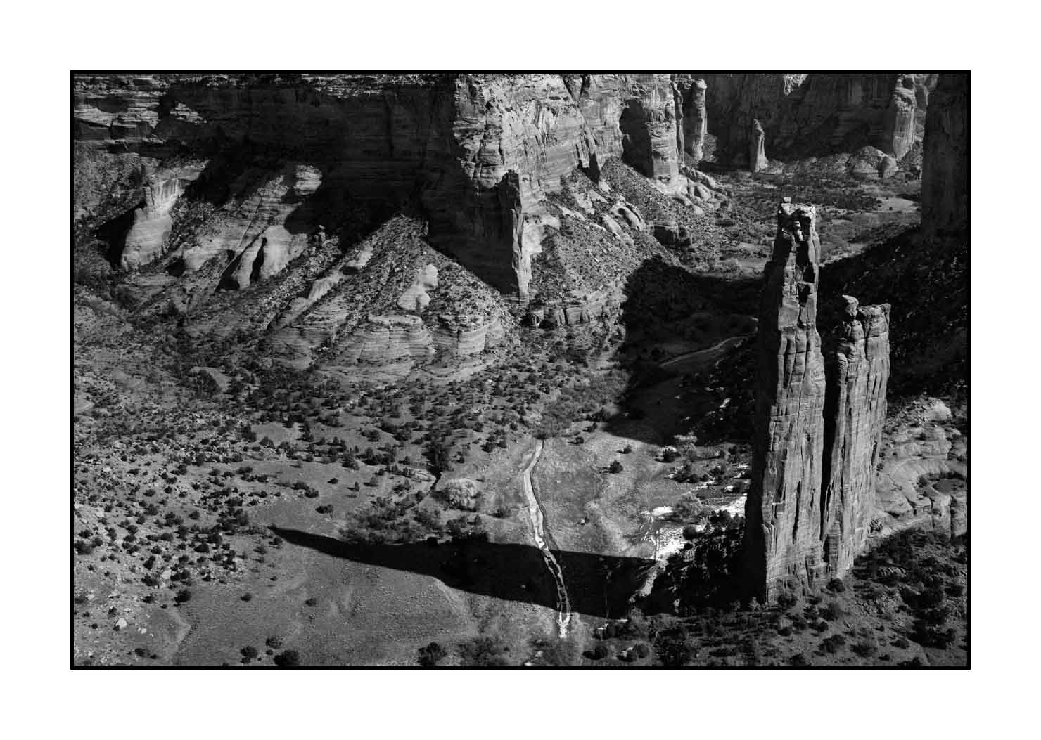 nuances-de-noirs-et-de-blancs/050-merveilles-naturelles-de-canyon-de-chelly/fr/06-canyon-de-chelly-paysage-en-noir-et-blanc-200208CANCHE0133B
