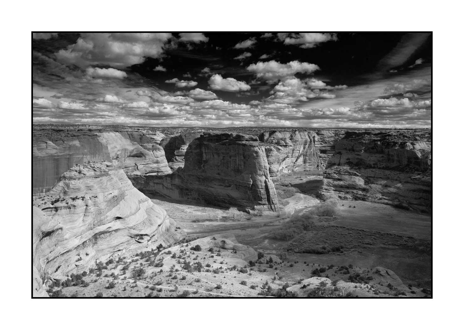 nuances-de-noirs-et-de-blancs/050-merveilles-naturelles-de-canyon-de-chelly/fr/08-canyon-de-chelly-paysage-en-noir-et-blanc-200208CANCHE0193B