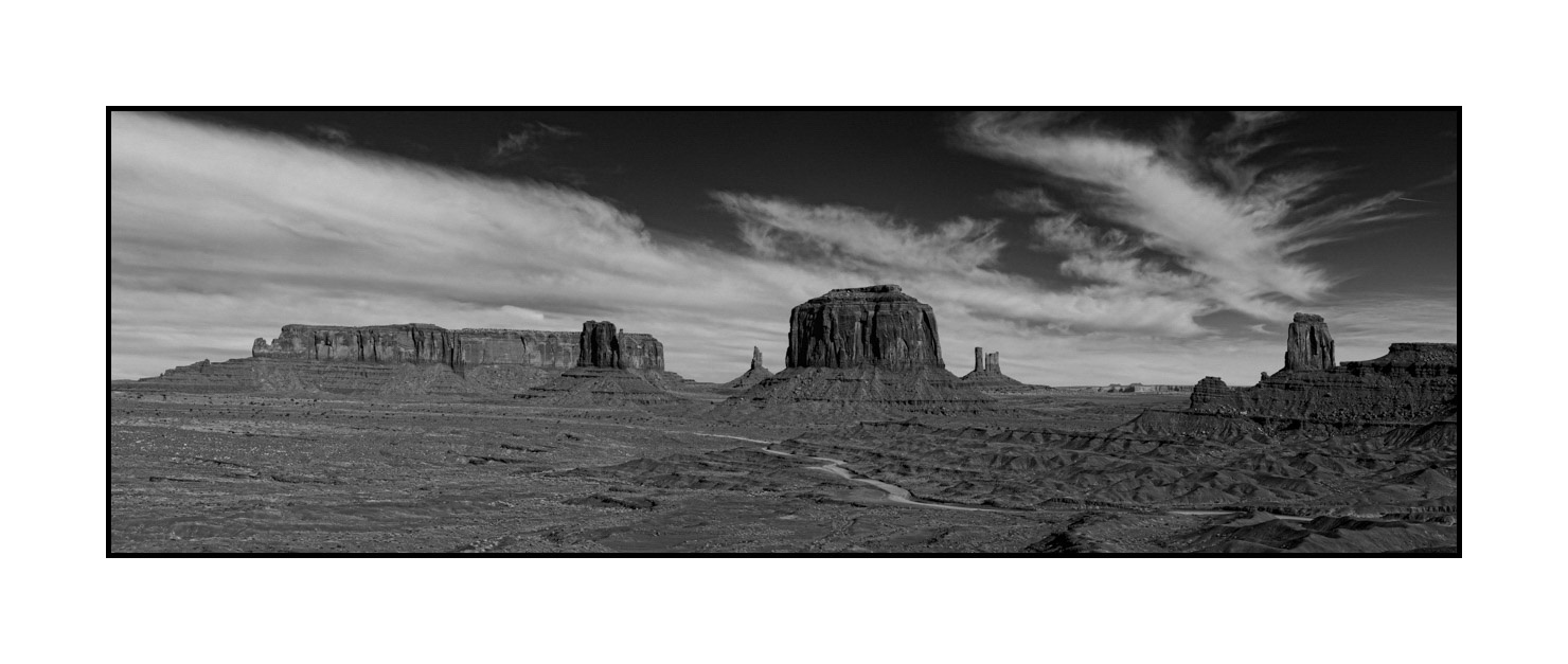 nuances-de-noirs-et-de-blancs/052-merveilles-monument-valley-noir-et-blanc/en/03-monument-valley-black-and-white-200130UTAMONPAN06B