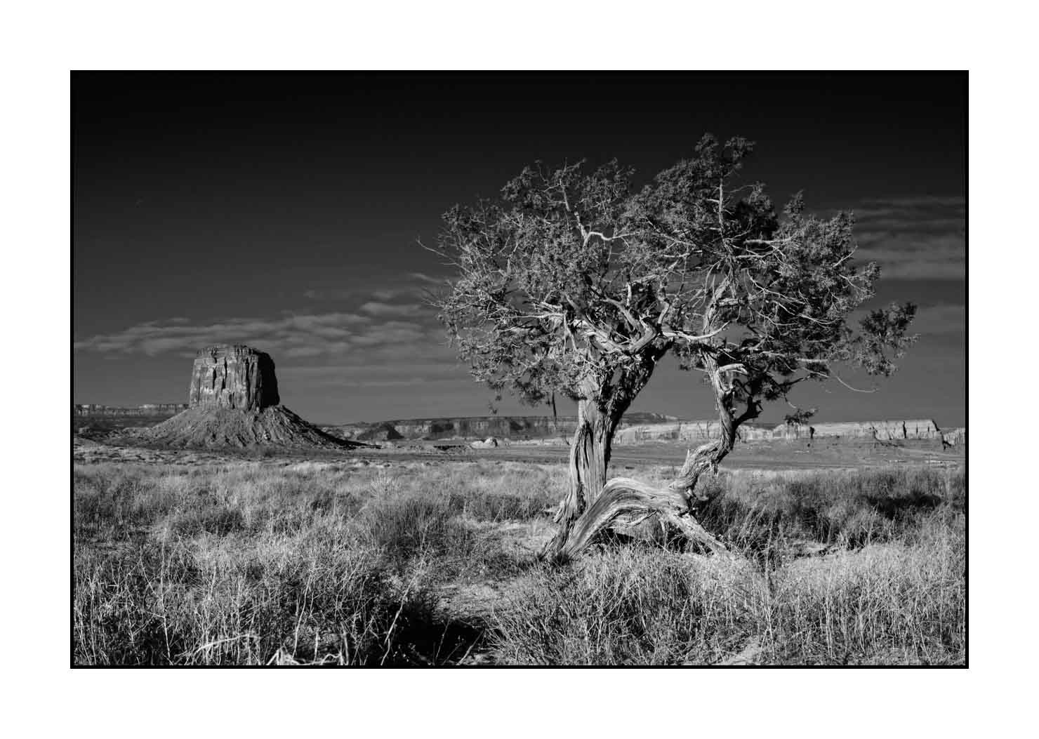 nuances-de-noirs-et-de-blancs/052-merveilles-monument-valley-noir-et-blanc/en/08-monument-valley-black-and-white-200130UTAMON0044B