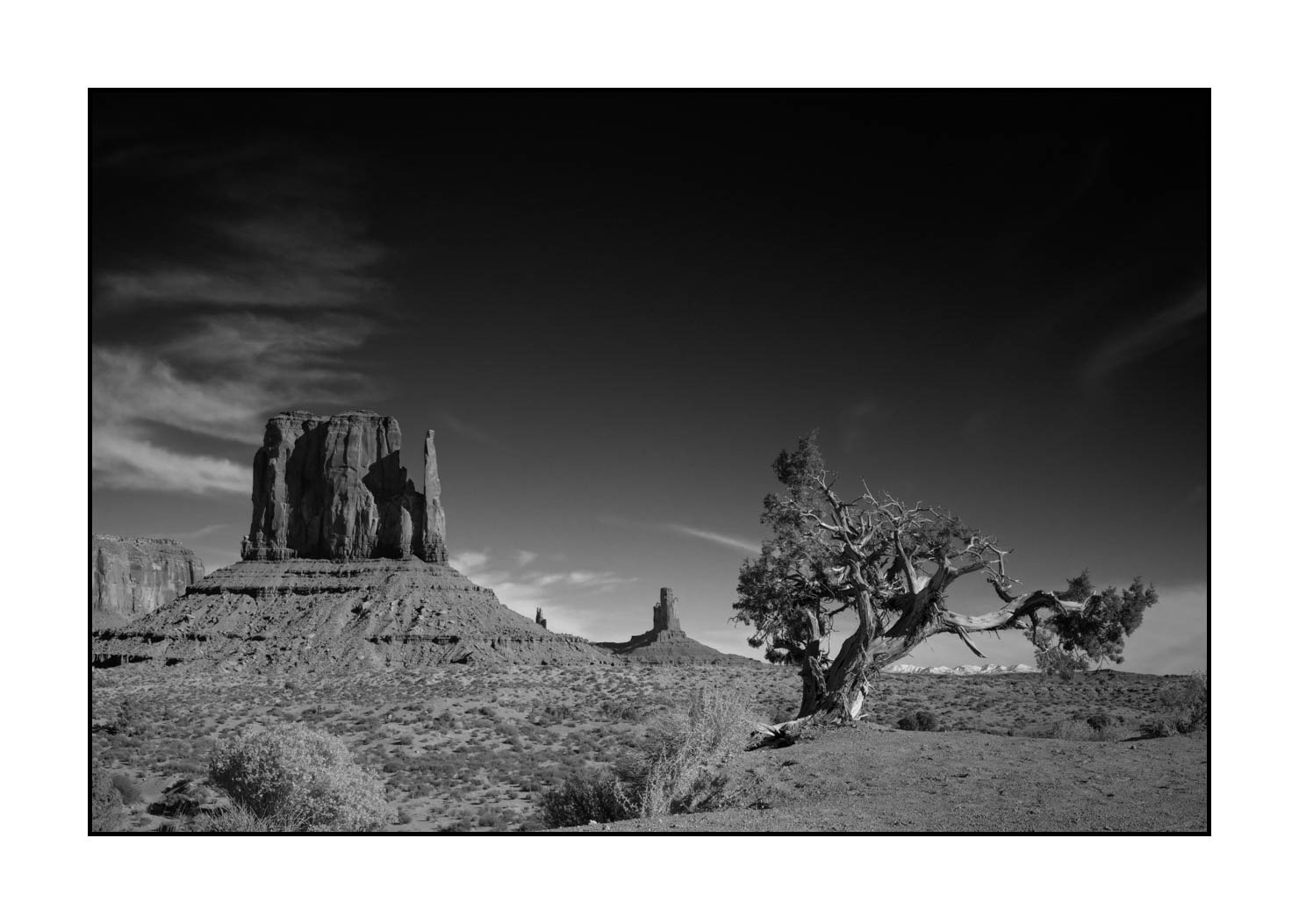 nuances-de-noirs-et-de-blancs/052-merveilles-monument-valley-noir-et-blanc/en/11-monument-valley-black-and-white-200130UTAMON0071B