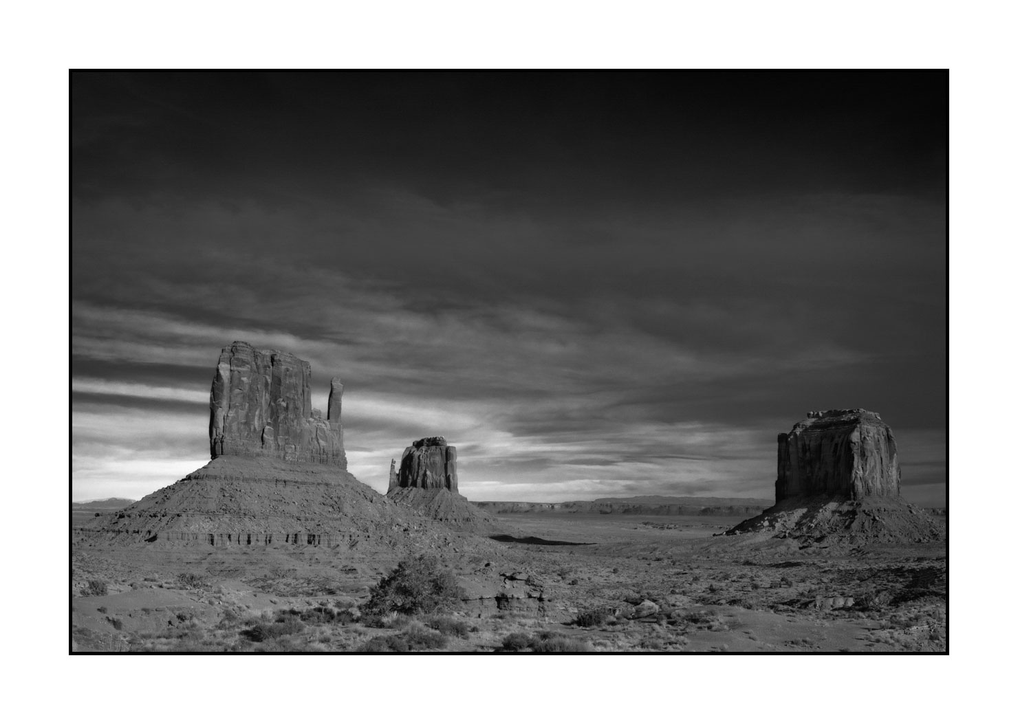 nuances-de-noirs-et-de-blancs/052-merveilles-monument-valley-noir-et-blanc/en/18-monument-valley-black-and-white-200130UTAMON0210B