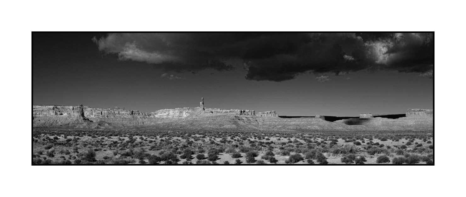 nuances-de-noirs-et-de-blancs/053-merveilles-naturelles-valley-of-the-gods/en/02-valley-of-the-gods-black-and-white-200129UTAGODPAN01B