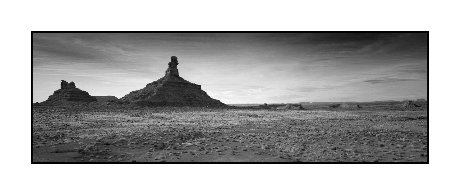 nuances-de-noirs-et-de-blancs/053-merveilles-naturelles-valley-of-the-gods/en/03-valley-of-the-gods-black-and-white-200129UTAGODPAN06B
