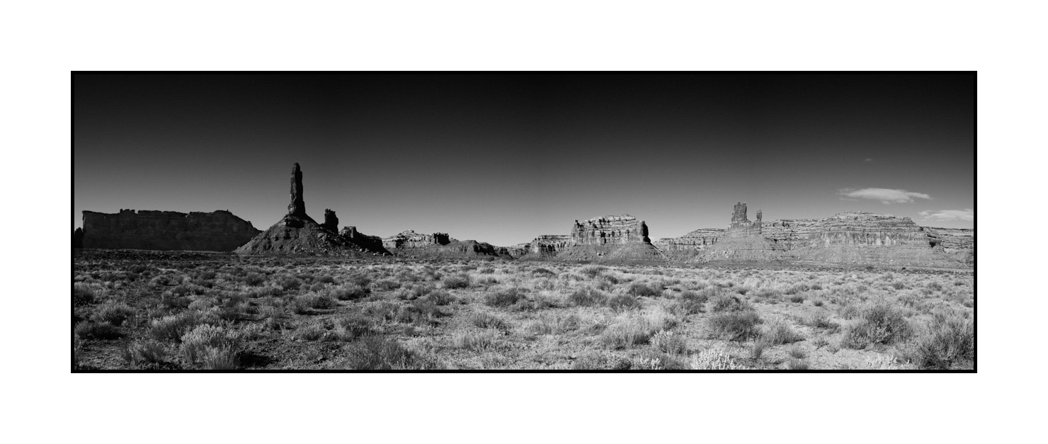 nuances-de-noirs-et-de-blancs/053-merveilles-naturelles-valley-of-the-gods/en/04-valley-of-the-gods-black-and-white-200129UTAGODPAN14B