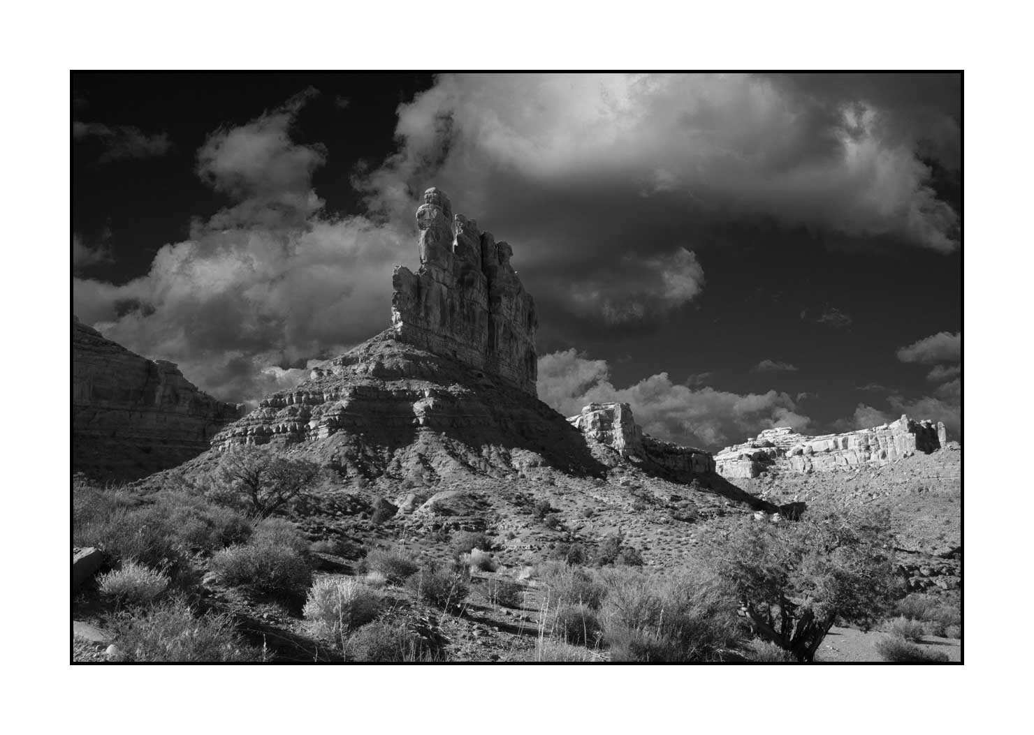 nuances-de-noirs-et-de-blancs/053-merveilles-naturelles-valley-of-the-gods/en/08-valley-of-the-gods-black-and-white-200129UTAGOD0047B