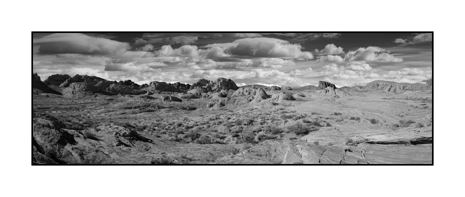 nuances-de-noirs-et-de-blancs/054-merveilles-naturelles-valley-of-fire/en/12-valley-of-fire-black-and-white-200202NEVFIRPAN26B
