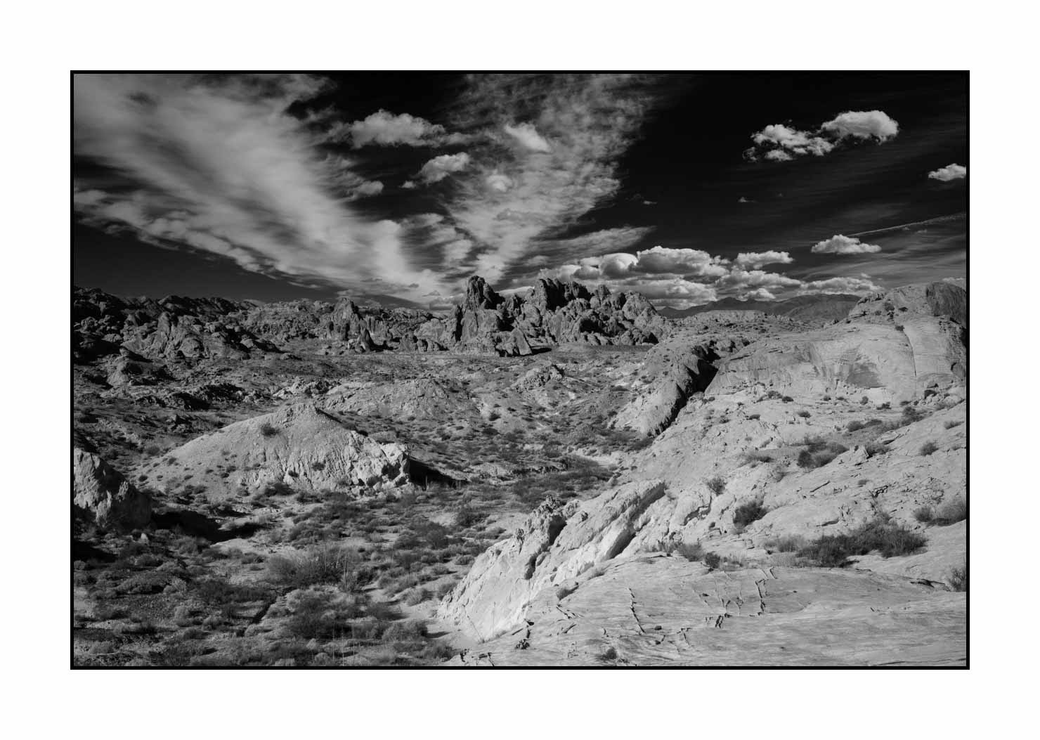 nuances-de-noirs-et-de-blancs/054-merveilles-naturelles-valley-of-fire/fr/03-valley-of-fire-noir-et-blanc-200202NEVFIR0016B