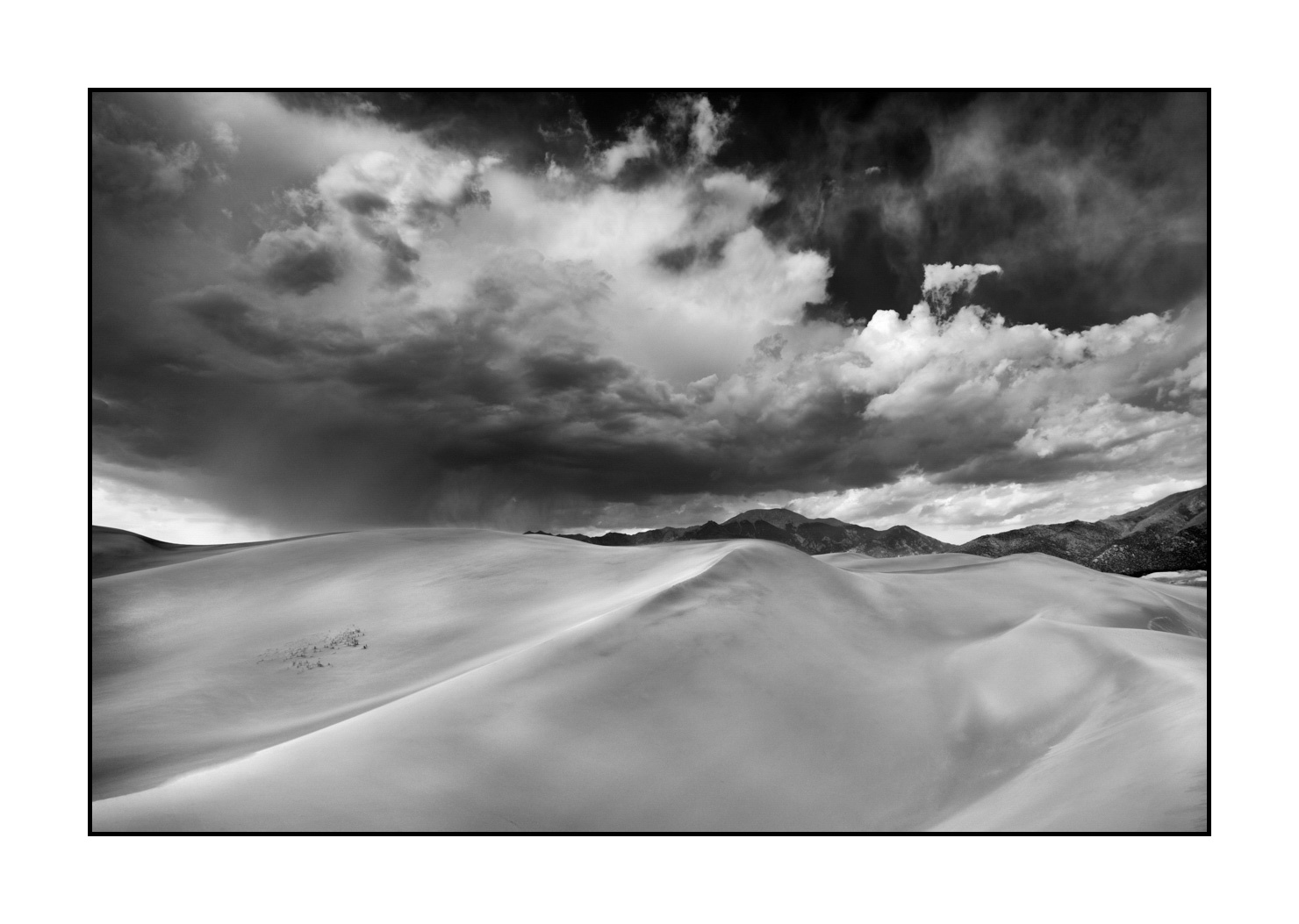 nuances-de-noirs-et-de-blancs/059-merveilles-naturelles-de-great-sand-dunes/en/13-great-sand-dune-black-and-white-200816GRSDUN0137B